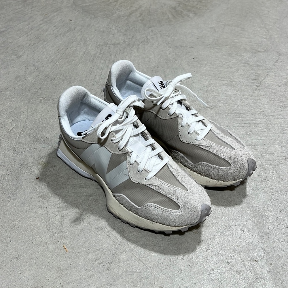 New Balance 327 (WS327EC), Women’s Size 8.5, Grey and white